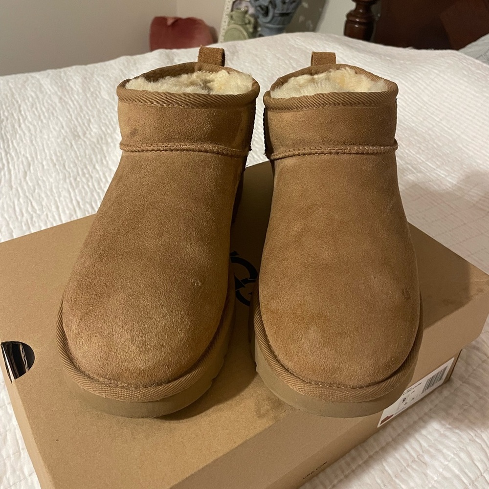 ULTRA MINI UGGS women’s size 9 (chestnut)